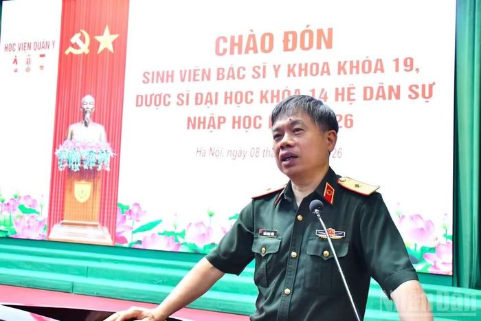 Thiếu tướng, Phó Giáo sư, Tiến sĩ Trần Ngọc Tuấn, Phó Giám đốc Học viện Quân y phát biểu tại chương trình. (Ảnh: TUẤN DŨNG)
