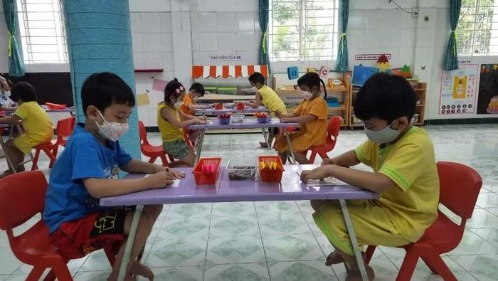 Các trẻ Trường mầm non Tuổi thơ 7, phường Xuân Hòa, Thành phố Hồ Chí Minh trong giờ học tập. (Ảnh: CAO TÂN)