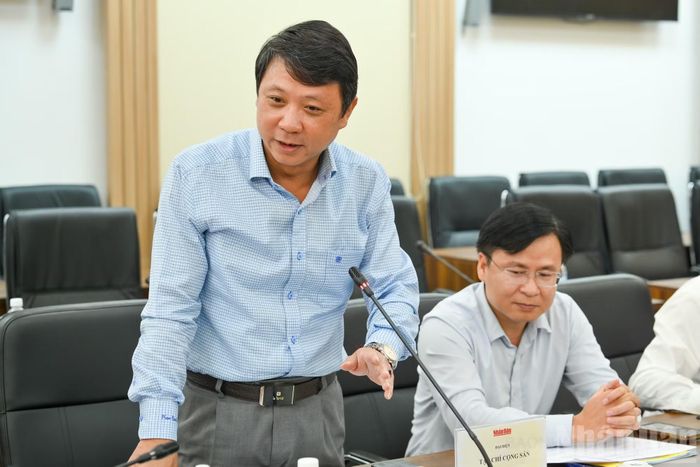 Đồng chí Nguyễn Ngọc Hà, Phó Tổng Biên tập Tạp chí Cộng sản phát biểu.