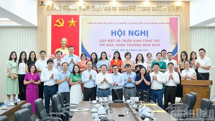Các đại biểu chụp ảnh lưu niệm tại Hội nghị.