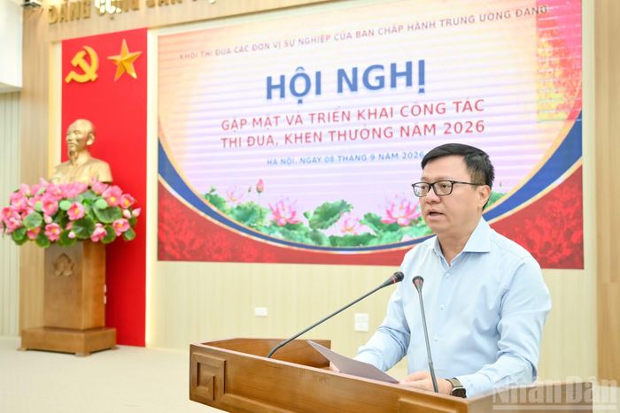 Đồng chí Lê Quốc Minh, Ủy viên Trung ương Đảng, Bí thư Đảng ủy, Tổng Biên tập Báo Nhân Dân, Khối trưởng Khối thi đua phát biểu khai mạc Hội nghị.