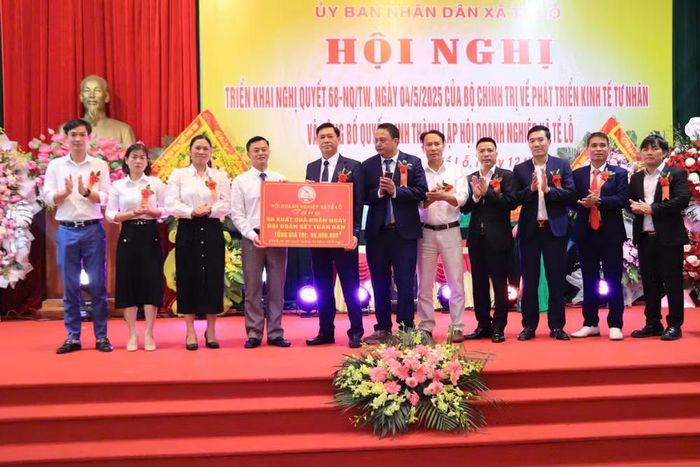Hội Doanh nghiệp xã Tề Lỗ hỗ trợ xây dựng nhà cho người nghèo. (Ảnh: HÀ HỒNG HÀ)