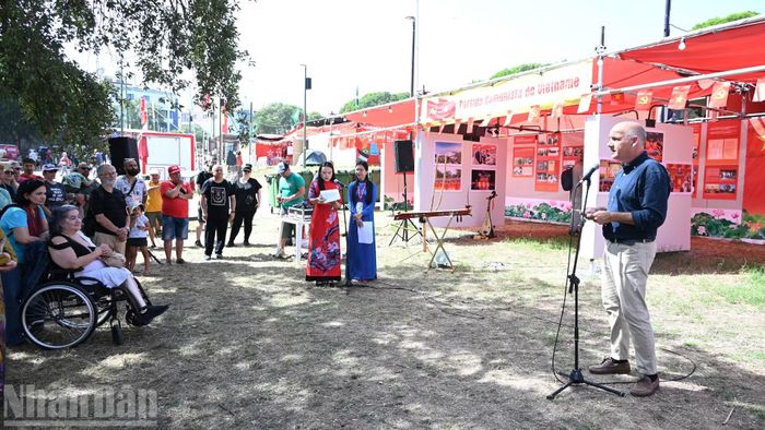 Tại Lễ khai trương trưng bày chuyên đề “Chủ tịch Hồ Chí Minh-Biểu tượng cao đẹp của tình đoàn kết quốc tế”, Tổng Bí thư Đảng Cộng sản Bồ Đào Nha Paulo Raimundo nhấn mạnh: Chủ tịch Hồ Chí Minh đã để lại một di sản yêu nước và cách mạng vô cùng to lớn cho nhân dân Việt Nam cũng như cho tất cả những người cách mạng và các lực lượng tiến bộ trên toàn thế giới.