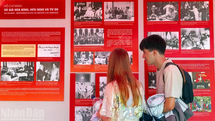 Nhiều bạn trẻ biết rõ rằng Chủ tịch Hồ Chí Minh không chỉ là biểu tượng kiên trung của cách mạng Việt Nam, mà còn là nguồn cảm hứng bất tận cho tinh thần độc lập, tự do và đoàn kết giữa các dân tộc trên thế giới.