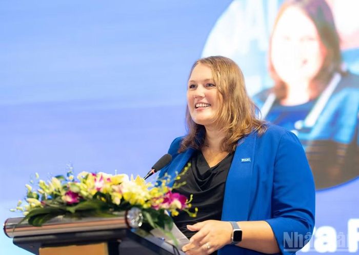 Trưởng phái đoàn IOM tại Việt Nam, bà Kendra Rinas. (Ảnh: HNV)