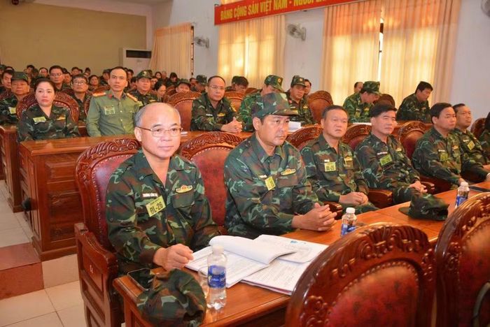 Các đồng chí lãnh đạo Ủy ban nhân dân tỉnh Đắk Lắk dự khai mạc diễn tập. (Ảnh: CTV)