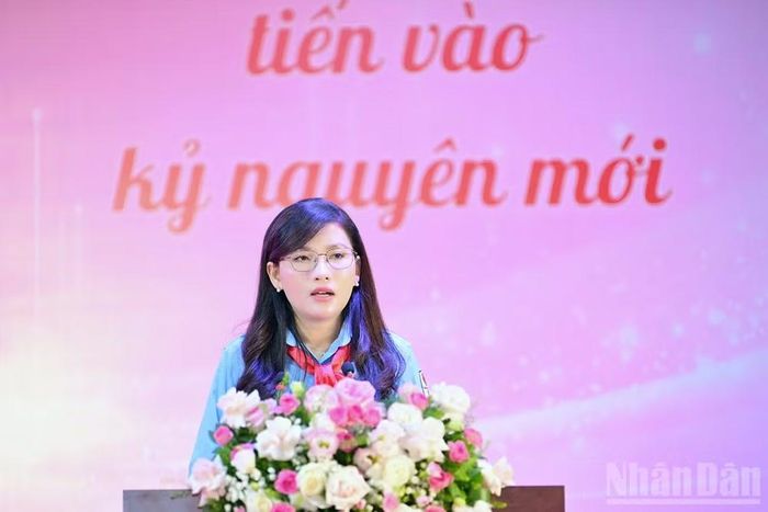 Bí thư Trung ương Đoàn, Chủ tịch Hội đồng Đội Trung ương Hồ Hồng Nguyên chia sẻ khó khăn, gợi mở các giải pháp then chốt về công tác Đội tại Hội nghị. (Ảnh: LINH PHAN)