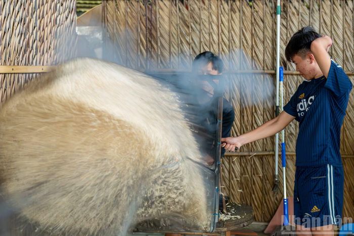 Hành trình tham quan Cồn Sơn là một cuộc trở về với những điều bình dị và chân thật. Nơi đây không chỉ bảo tồn và lan tỏa nét đẹp văn hóa được gìn giữ qua bao thế hệ, mà còn trở thành minh chứng cho sự thành công của mô hình kinh tế cộng đồng với những người dân làm giàu trên chính mảnh đất quê hương mình.