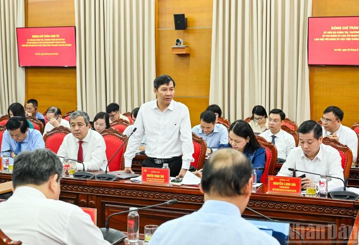 Phó Trưởng ban Tổ chức Trung ương Nguyễn Thành Tâm phát biểu tại cuộc làm việc. (Ảnh: DUY LINH)