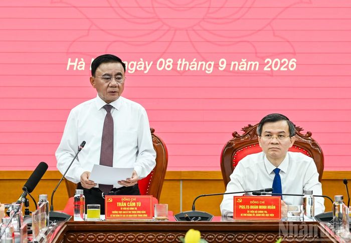 Thường Trực Ban Bí thư Trần Cẩm Tú phát biểu chỉ đạo, kết luận cuộc làm việc. (Ảnh: DUY LINH)