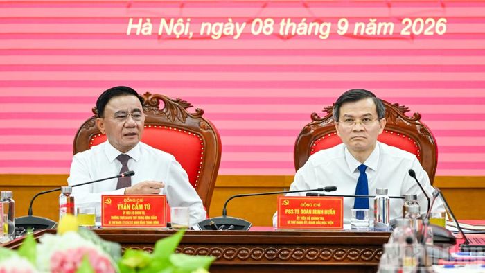 Thường trực Ban Bí thư Trần Cẩm Tú, Bí thư Đảng ủy các cơ quan Đảng Trung ương phát biểu tại cuộc làm việc. (Ảnh: DUY LINH)