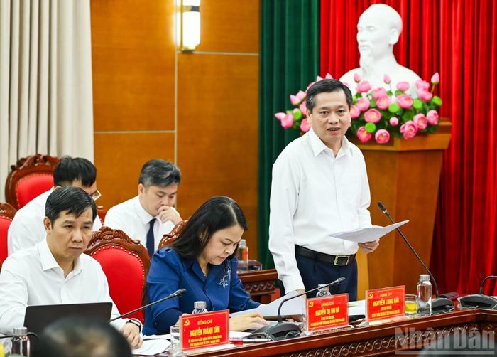 Phó Bí thư Thường trực Đảng ủy các cơ quan Đảng Trung ương Nguyễn Long Hải phát biểu tại cuộc làm việc. (Ảnh: DUY LINH)