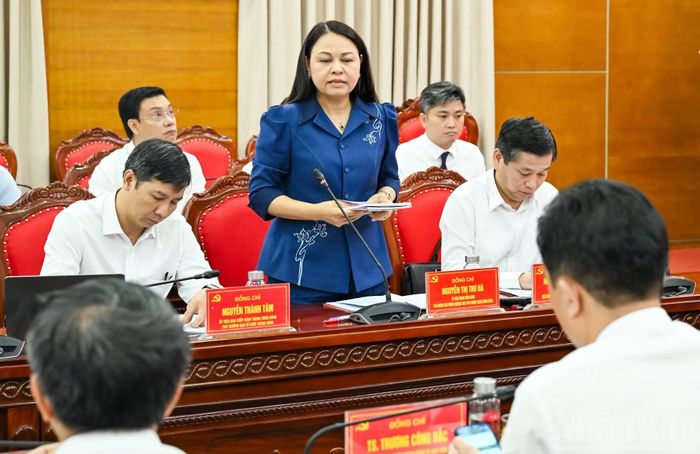 Phó Chánh Văn phòng Thường trực Văn phòng Trung ương Đảng Nguyễn Thị Thu Hà phát biểu tại cuộc làm việc. (Ảnh: DUY LINH)
