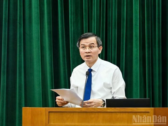 Giám đốc Học viện Chính trị quốc gia Hồ Chí Minh Đoàn Minh Huấn phát biểu tiếp thu ý kiến chỉ đạo tại buổi làm việc. (Ảnh: DUY LINH)