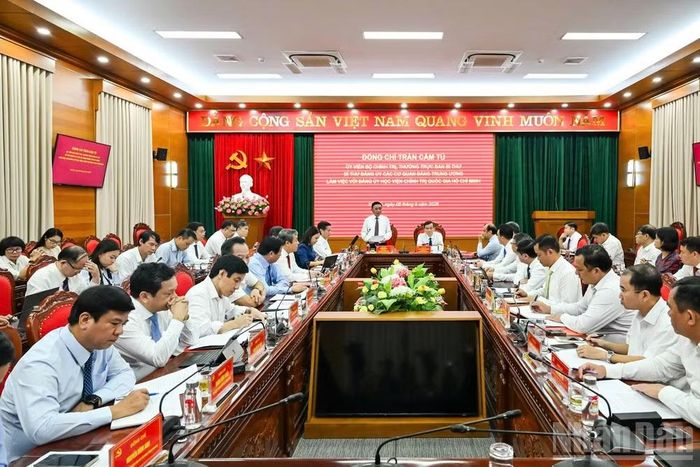 Đại diện lãnh đạo Đảng ủy các cơ quan Đảng Trung ương, các ban Đảng Trung ương dự buổi làm việc. (Ảnh: DUY LINH)