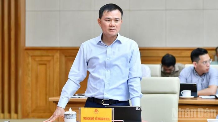  Chủ tịch kiêm Tổng Giám đốc Tập đoàn Công nghiệp-Viễn thông Quân đội (Viettel) Tào Đức Thắng phát biểu ý kiến tại cuộc làm việc. (Ảnh: THANH GIANG) 