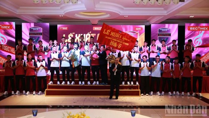 Với những bản hợp đồng mới cả nội binh lẫn ngoại binh, Becamex Thành phố Hồ Chí Minh gần như thay toàn bộ đội hình.