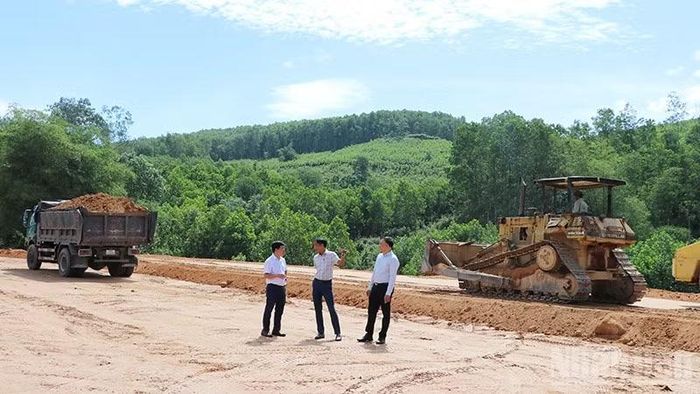Dự kiến 30/9/2026 sẽ thông xe kỹ thuật dự án cầu Tân Bình và đường tránh quốc lộ 14E qua nội thị Tân Bình. (Ảnh: ANH QUÂN)