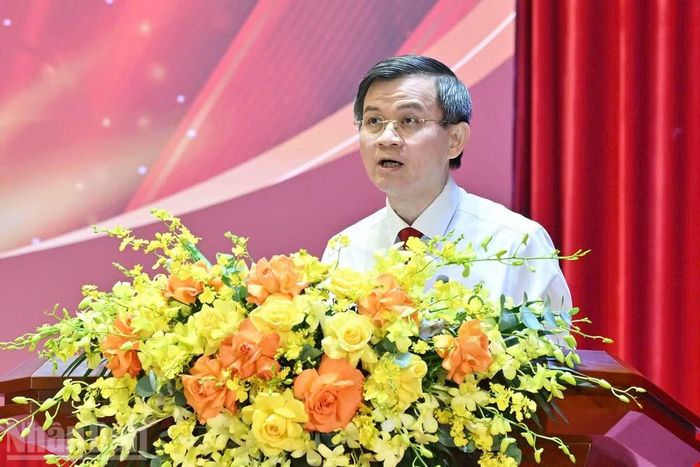 Đồng chí Đoàn Minh Huấn phát biểu chỉ đạo tại lễ trao giải. (Ảnh: THỦY NGUYÊN)