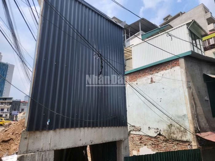 Nhà siêu méo, siêu mỏng tại Vành đai 1 đoạn ngã tư Nguyễn Chí Thanh-Đê La Thành.