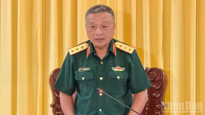 Thượng tướng Lê Quang Minh, Phó Chủ nhiệm Tổng cục Chính trị Quân đội Nhân dân Việt Nam phát biểu tại hội nghị. (Ảnh: VĂN ÚT)