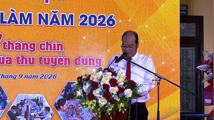Phó Chủ tịch Ủy ban nhân dân thành phố Huế Nguyễn Văn Mạnh phát biểu chỉ đạo tại lễ khai mạc.