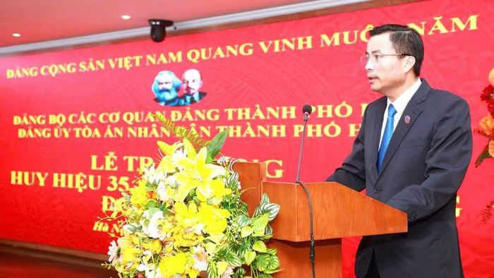 Chánh án Tòa án nhân dân thành phố Hà Nội Nguyễn Xuân Kỳ phát biểu tại buổi lễ. (Ảnh: M.H)