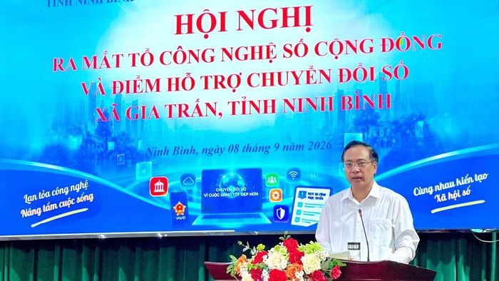 Đồng chí Đặng Thanh Sơn, Phó Chủ tịch Ủy ban nhân dân tỉnh Ninh Bình phát biểu tại hội nghị. (Ảnh: YẾN TRINH)