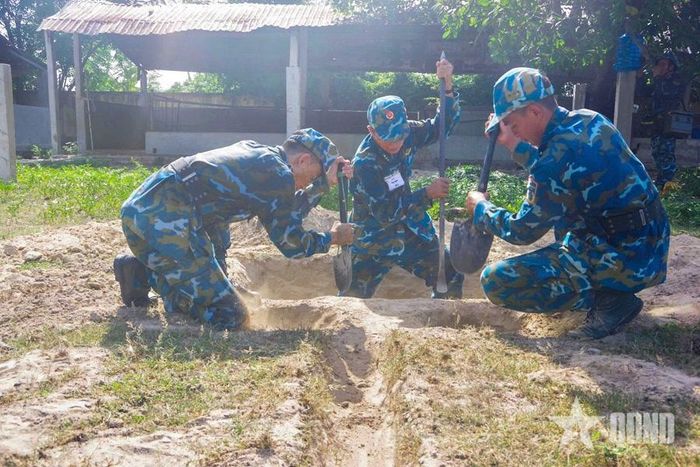  Đào bếp Hoàng Cầm.