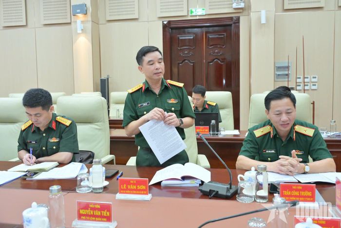 Thành viên đoàn kiểm tra phát biểu.