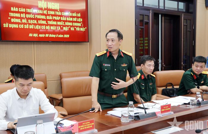 Các đại biểu trình bày báo cáo tại hội nghị.
