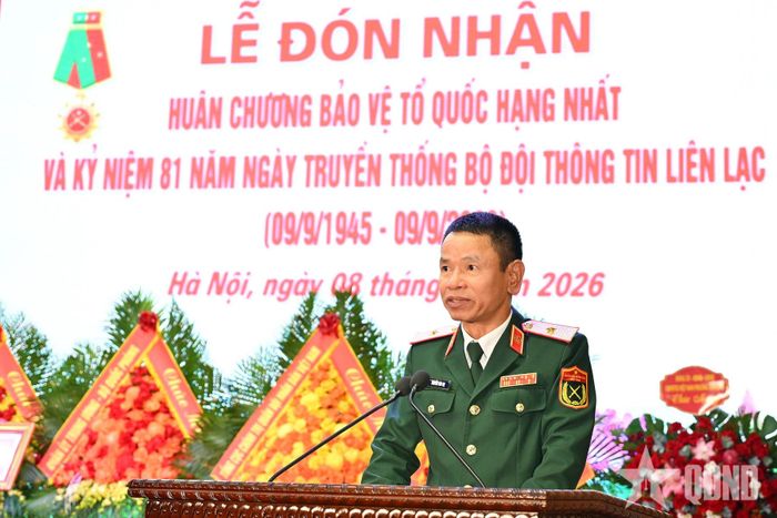 Thiếu tướng Nguyễn Văn Trị, Chính ủy Binh chủng Thông tin liên lạc phát biểu.