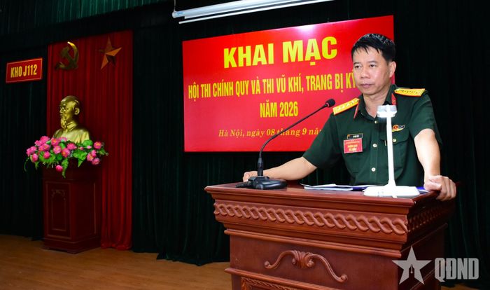 Đại tá Tạ Văn Tiến, Chủ nhiệm Kho J112 phát biểu khai mạc hội thi.