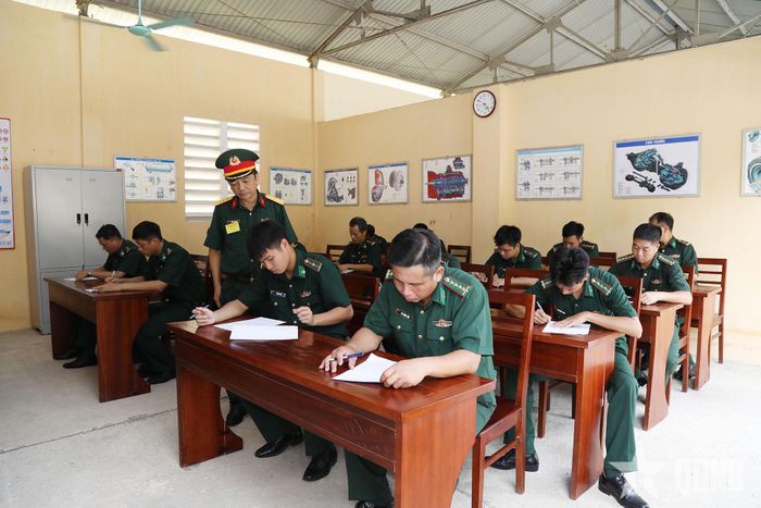 Kiểm tra nhận thức bằng hình thức trắc nghiệm đối với cán bộ, lái xe.