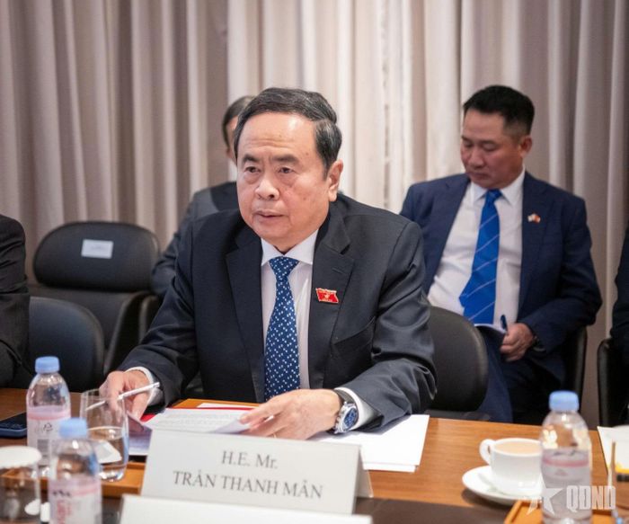 Chủ tịch Quốc hội Trần Thanh Mẫn chủ trì các cuộc tiếp lãnh đạo một số tập đoàn hàng đầu của Hàn Quốc.