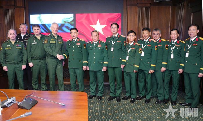 Các đại biểu chụp ảnh chung.