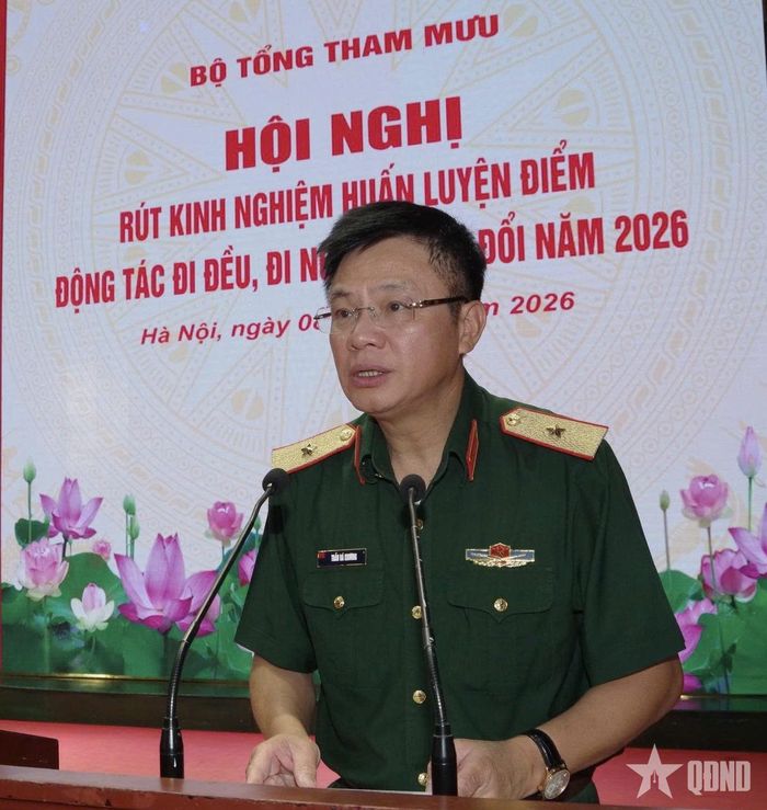 Thiếu tướng Trần Bá Khương, Phó cục trưởng Cục Quân huấn - Nhà trường chủ trì hội nghị.