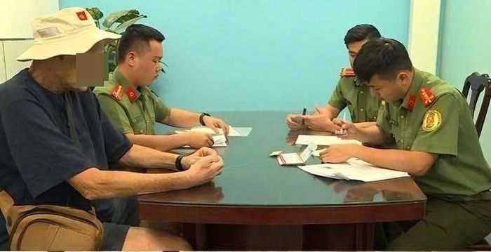 Công tác rà soát, kiểm tra trên lĩnh vực xuất nhập cảnh tiếp tục được Phòng Quản lý xuất nhập cảnh Công an TP Đà Nẵng duy trì.