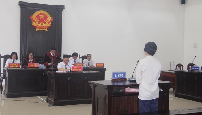 Bị cáo Hà Thị Ngọc Hương tại phiên tòa.