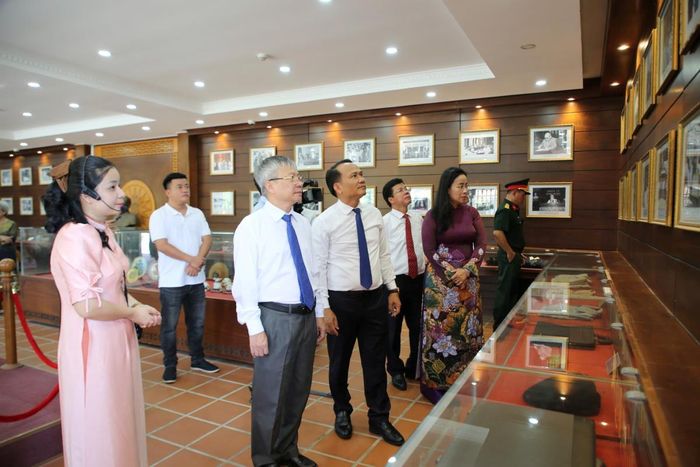 Đoàn tham quan Khu lưu niệm đồng chí Võ Chí Công