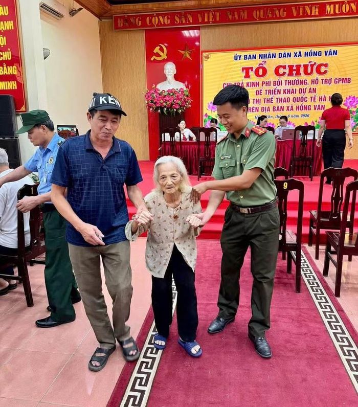 CBCS Công an xã Hồng Vân luôn nêu cao tinh thần phục vụ nhân dân.