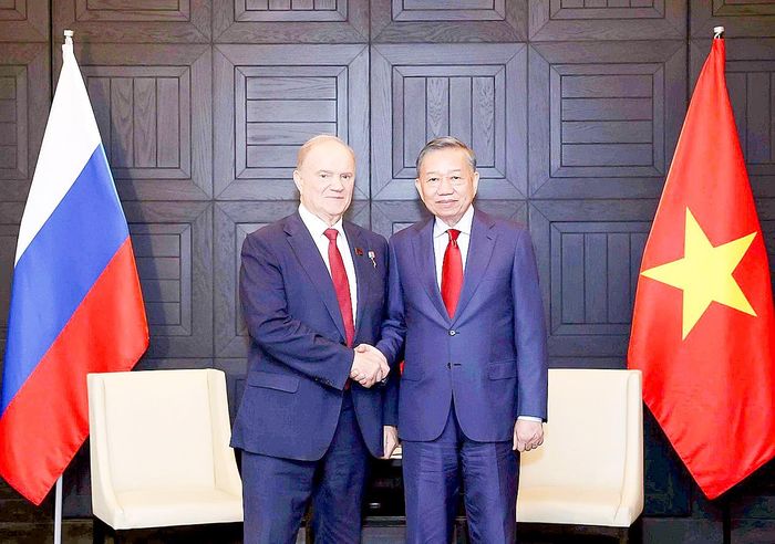 Tổng Bí thư, Chủ tịch nước Tô Lâm tiếp Chủ tịch Đảng Cộng sản Liên bang Nga Gennady Zyuganov. Ảnh: TTXVN