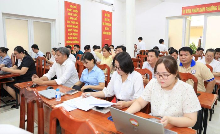  Đảng ủy phường Tam Bình tổ chức tập huấn triển khai phần mềm đánh giá, xếp loại quý 3-2026. Ảnh: LAN THANH 
