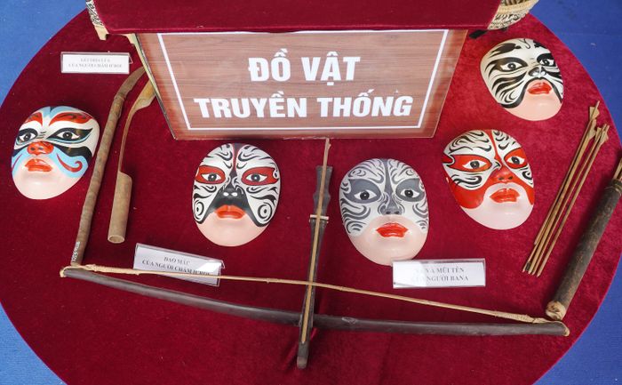  Đồ vật và mặt nạ tuồng, di sản văn hóa Bình Định (Gia Lai) 