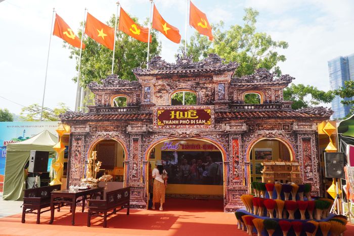  Mô phỏng cửa thành cổ Huế tại không gian triển lãm chính 