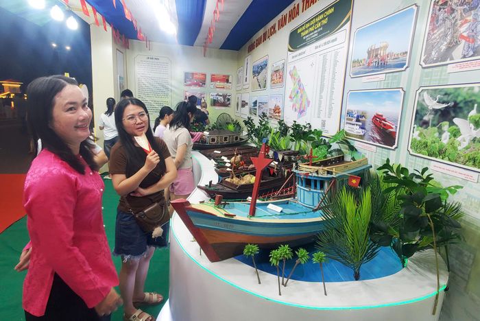  Tiểu cảnh về đời sống sông nước, ngư dân ở Cần Thơ 