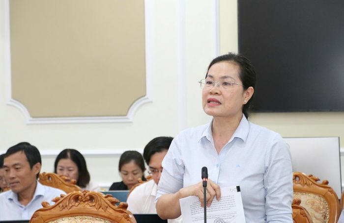  Giám đốc Sở Tư pháp Nguyễn Thị Hồng Hạnh trao đổi tại buổi làm việc 