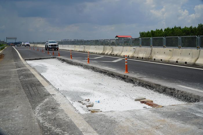 Khu vực sửa chữa trên cao tốc Biên Hòa - Vũng Tàu đoạn qua Đồng Nai. Ảnh: PHÚ NGÂN