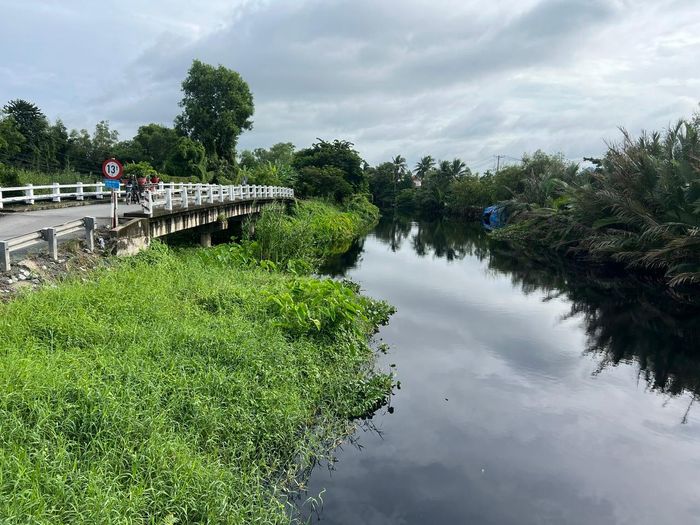Dự án Nạo vét, cải tạo môi trường kết hợp chỉnh trang đô thị trục thoát nước rạch Bà Lớn thuộc địa bàn phường Bình Đông và xã Bình Hưng. Ảnh: QUỐC HÙNG