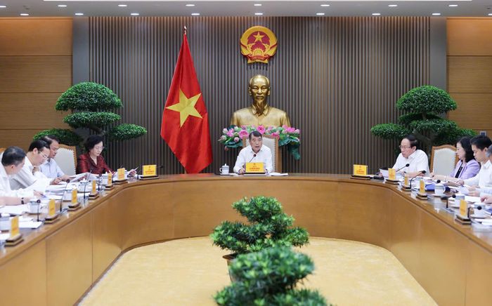 Thủ tướng Lê Minh Hưng làm việc với lãnh đạo Bộ Y tế và các bộ, ngành về dự án Luật sửa đổi, bổ sung một số luật trong lĩnh vực y tế, chiều 8-9. Ảnh VIẾT CHUNG